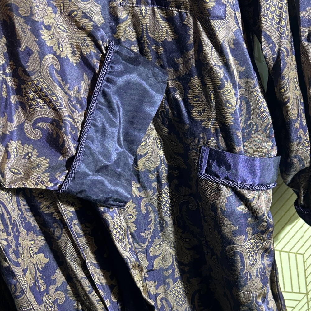 Vintage Victoria's Secret Purple and Brown Patterned Robe - Picture 5 of 6